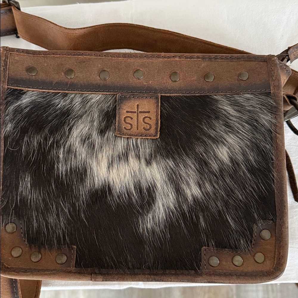 STS Crossbody purse with concealed carry inside - Picture 2 of 5